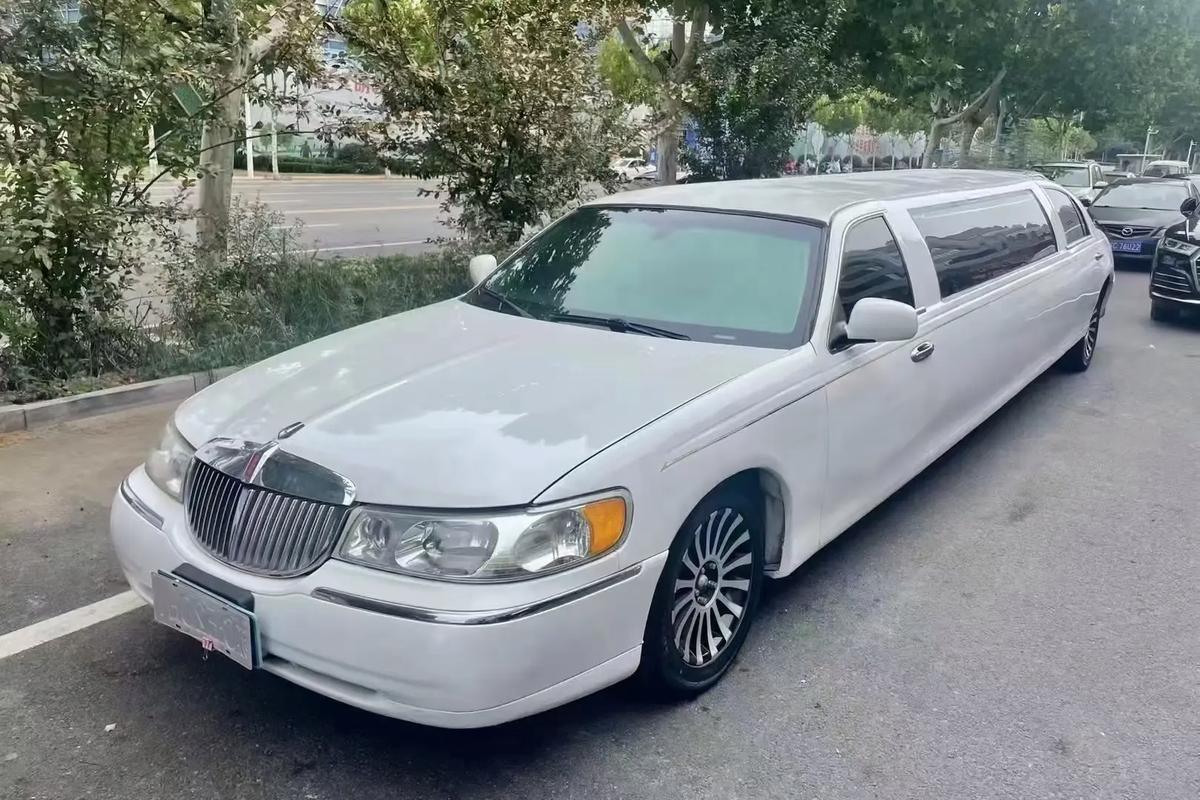 林肯加长款汽车图片／林肯加长轿车图片