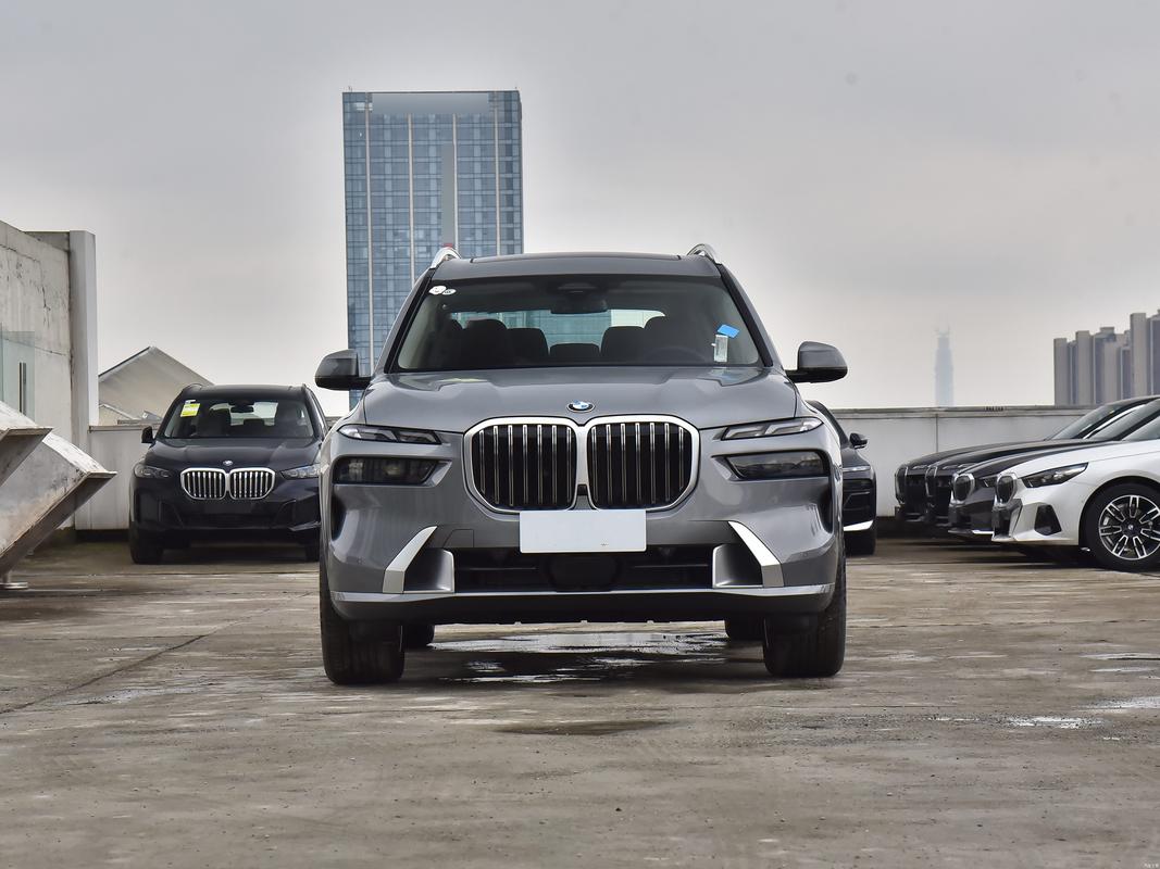 宝马x7多少万,宝马x7suv售价多少万