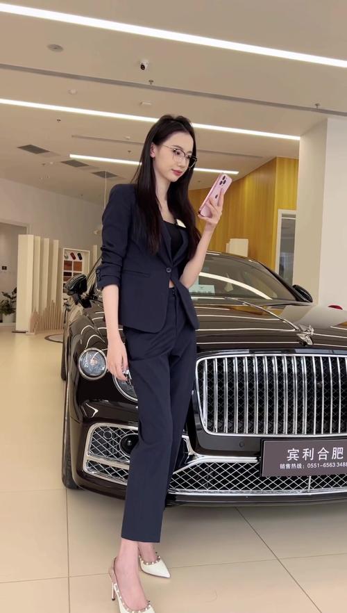 宾利女销售员图片／宾利女销售员图片大全