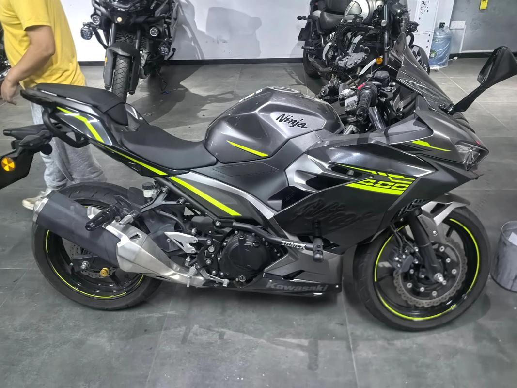 川崎ninja400图片／2021年川崎ninja400图解