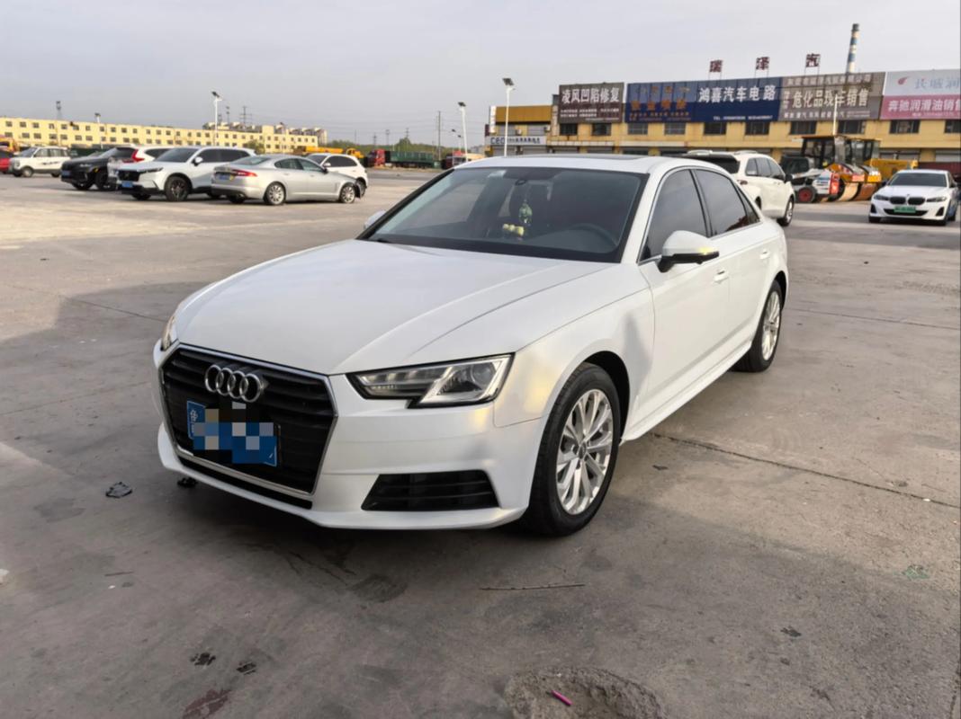 奥迪a4l新车女士款/小奥迪a4女士