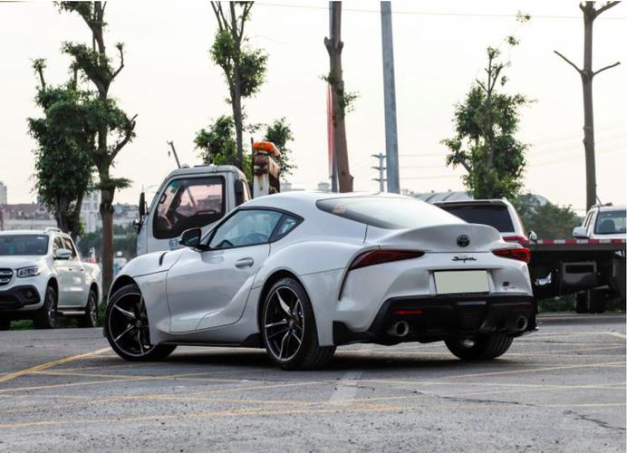 丰田超跑supra多少钱(丰田全新supra价格公布 售价4960万起)